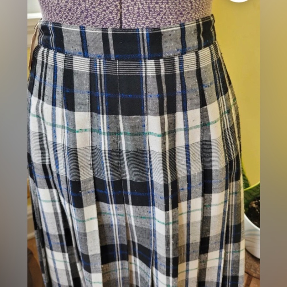 🥳🎉SOLD🙏🥳
1960's St Michael pleated skirt, plaid black/white8US. - Picture 2 of 3